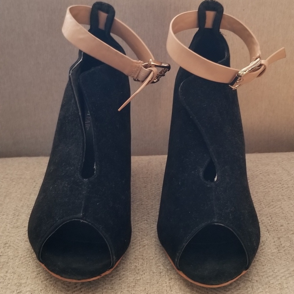 Black sued pep toe wedge